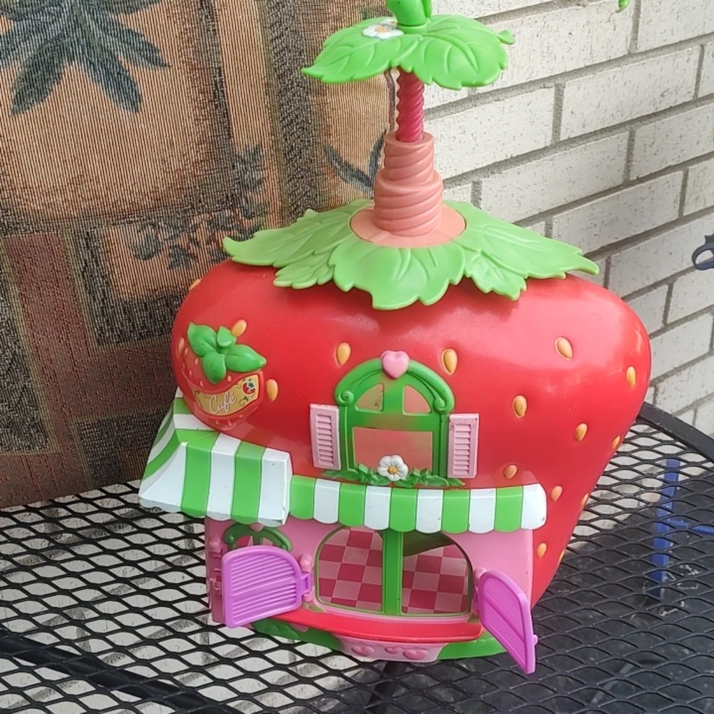 CagelStrawberry Shaped Playhouse Toy - Picture 4 of 6